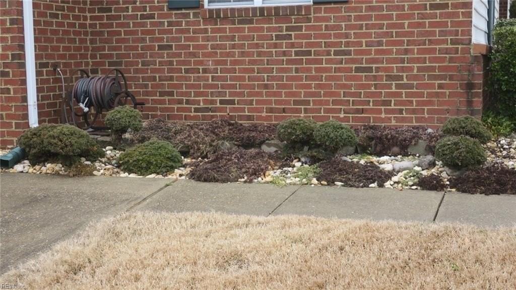 220 Belmont Cir - Photo 3 of 46