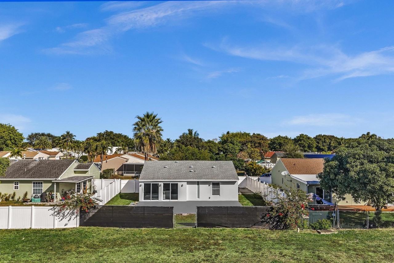 8316 Huntsman Pl - Photo 4 of 50