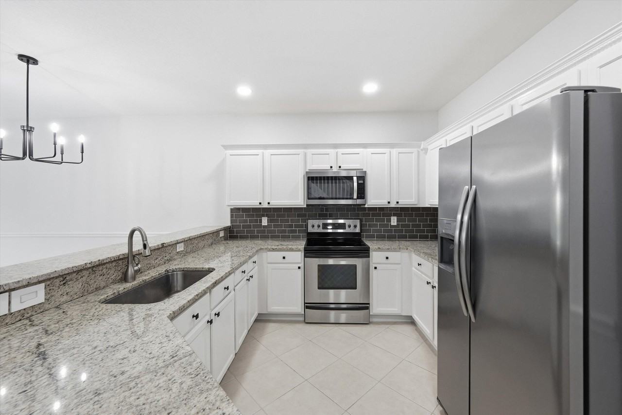 13380 Georgian Ct - Photo 5 of 24