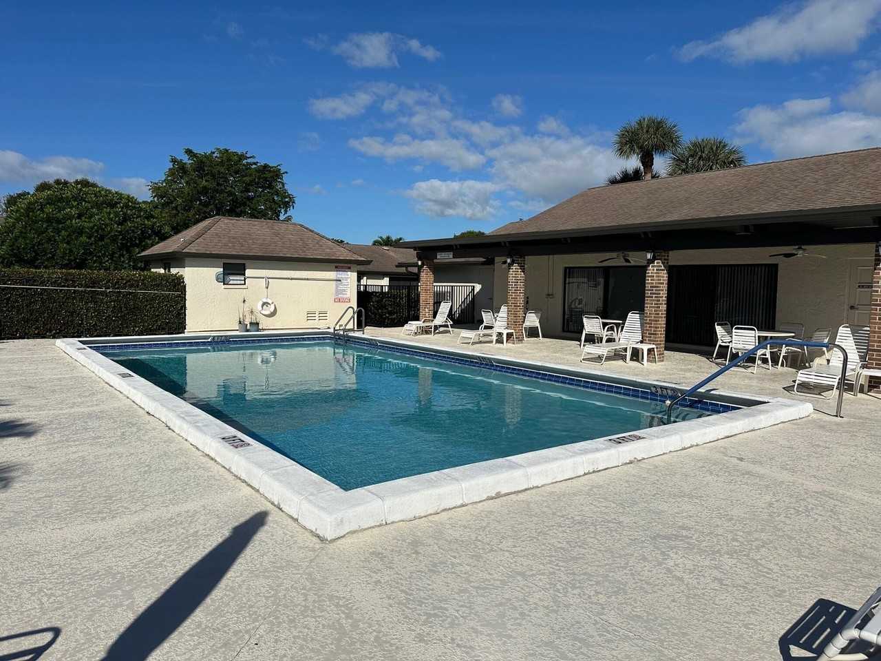 4800 Quailwood Dr #A - Photo 7 of 11