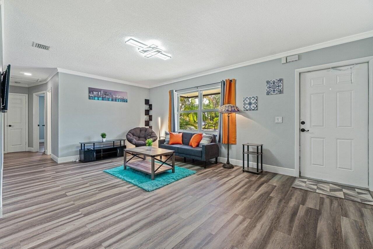 1250 Sw 6th Ave - Photo 4 of 22