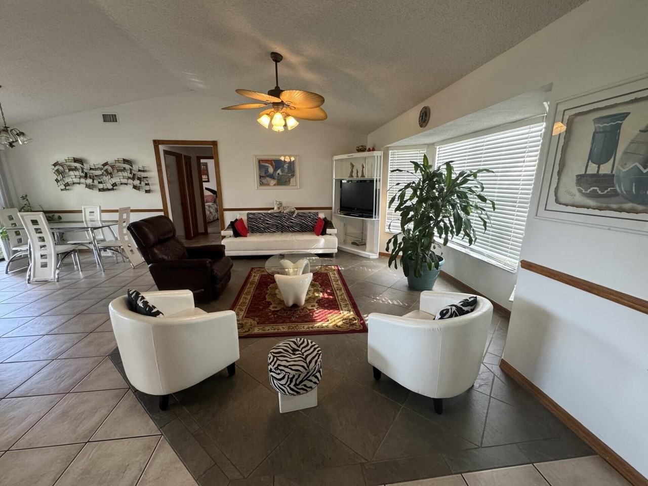 6774 Nw Abigail Ave - Photo 5 of 17