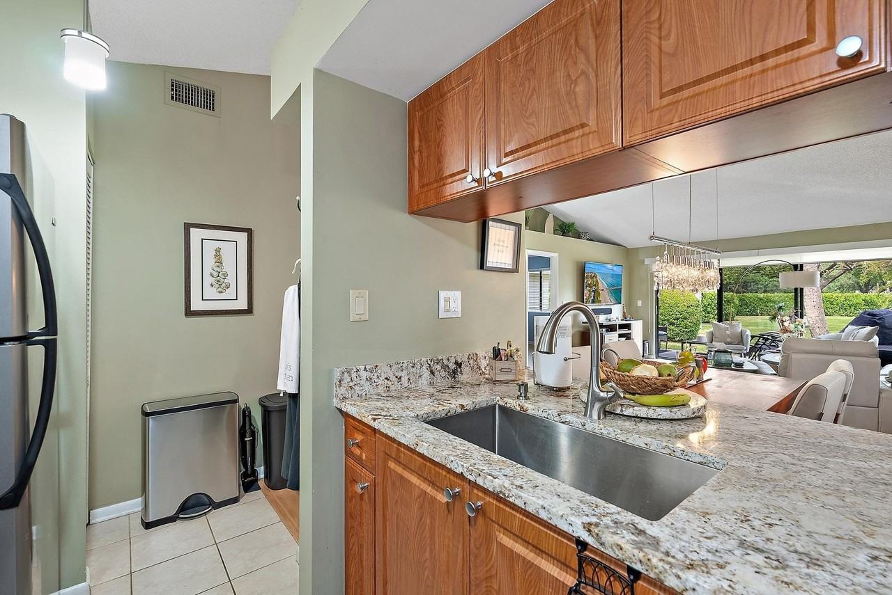 835 Club Dr - Photo 2 of 14