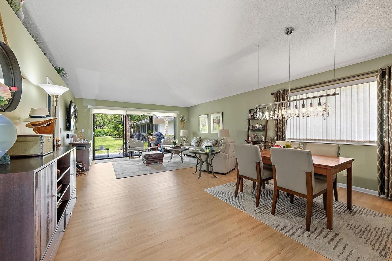 835 Club Dr - Photo 5 of 14