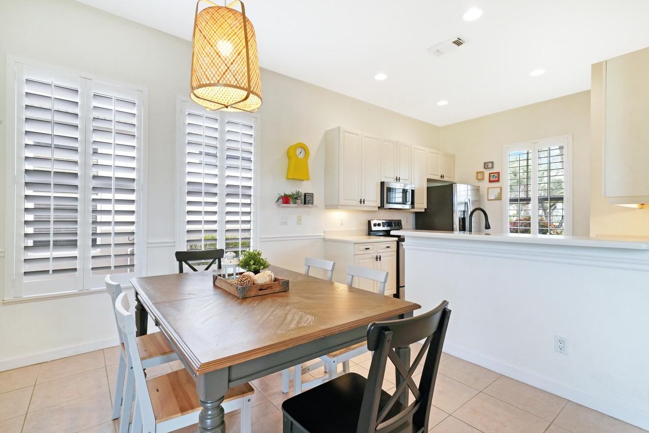 10567 Sw West Park Ave - Photo 7 of 50