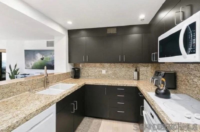 200 Harbor Dr Unit 3401 #3401 - Photo 5 of 18