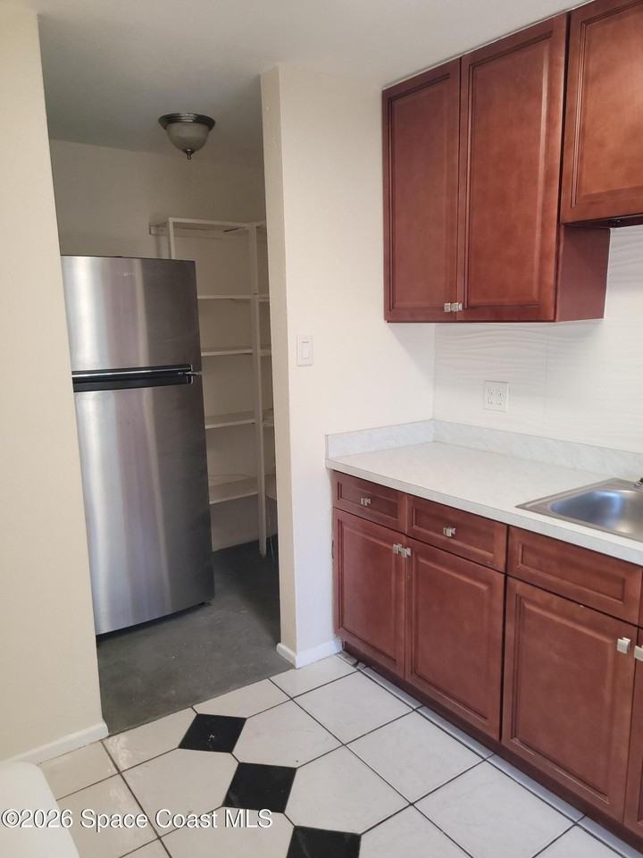 807 Azalea Ct - Photo 4 of 6