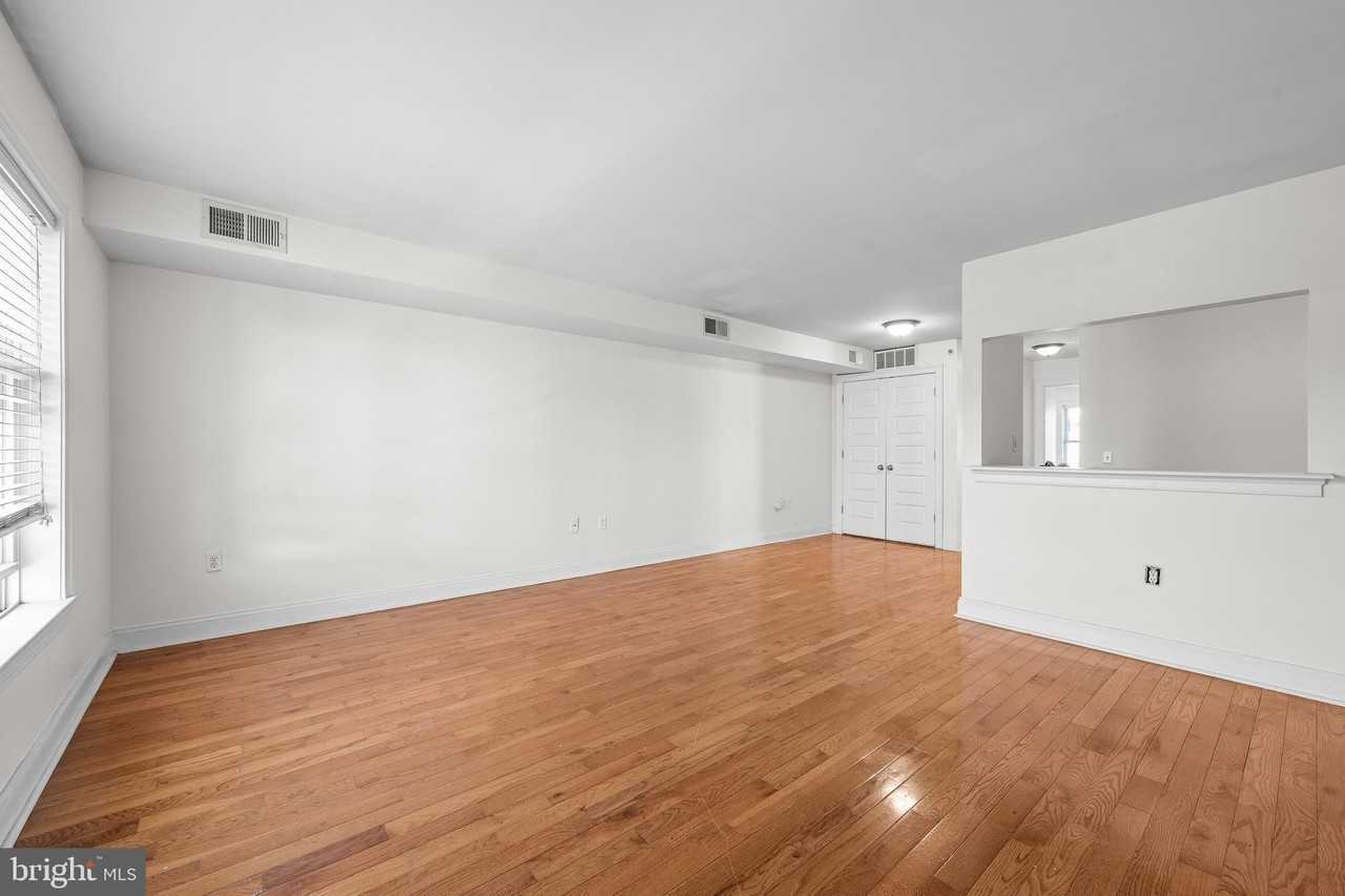 711 Windsor St - Photo 4 of 14