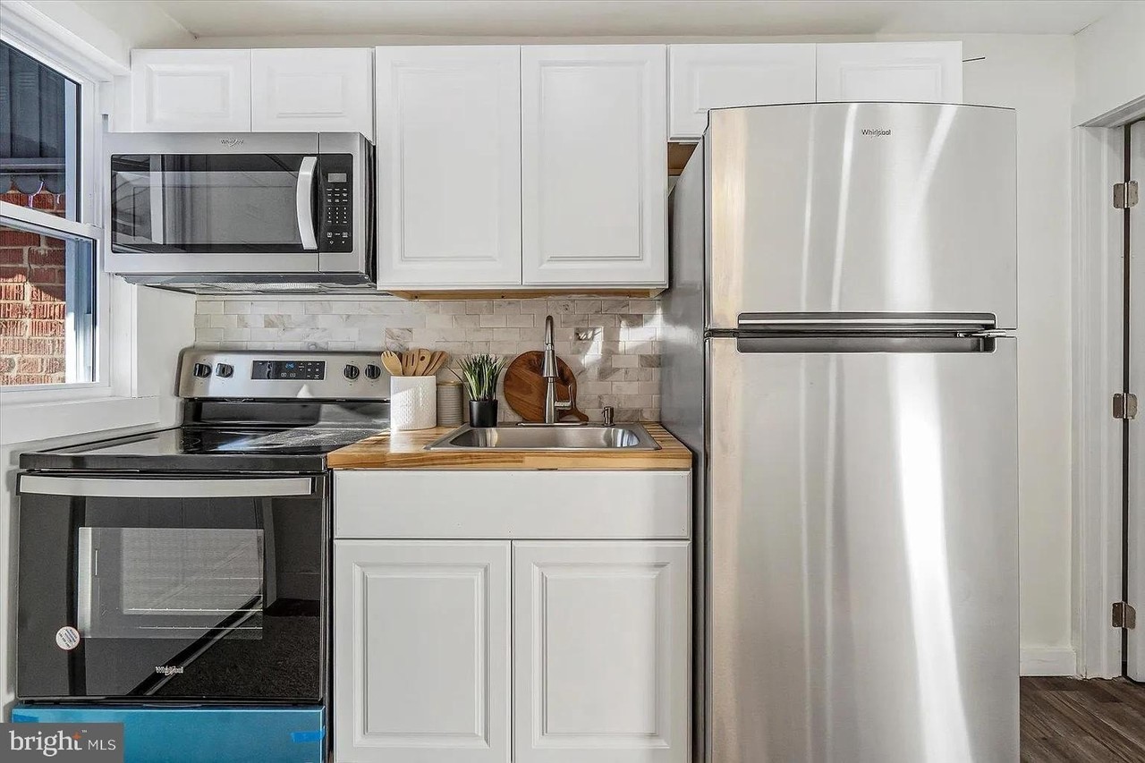 3925 Chesterfield Ave - Photo 4 of 5