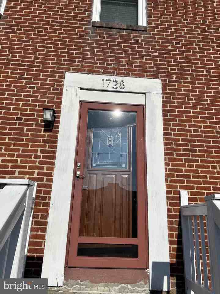 1728 Redwood Ave - Photo 2 of 18