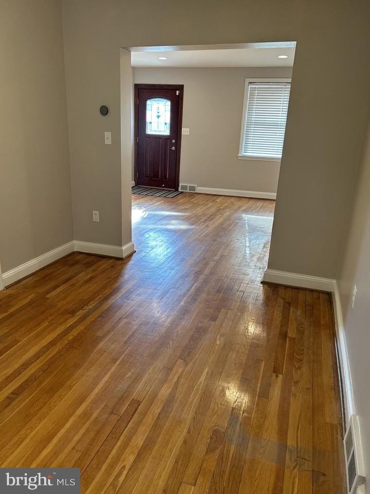 1728 Redwood Ave - Photo 4 of 18