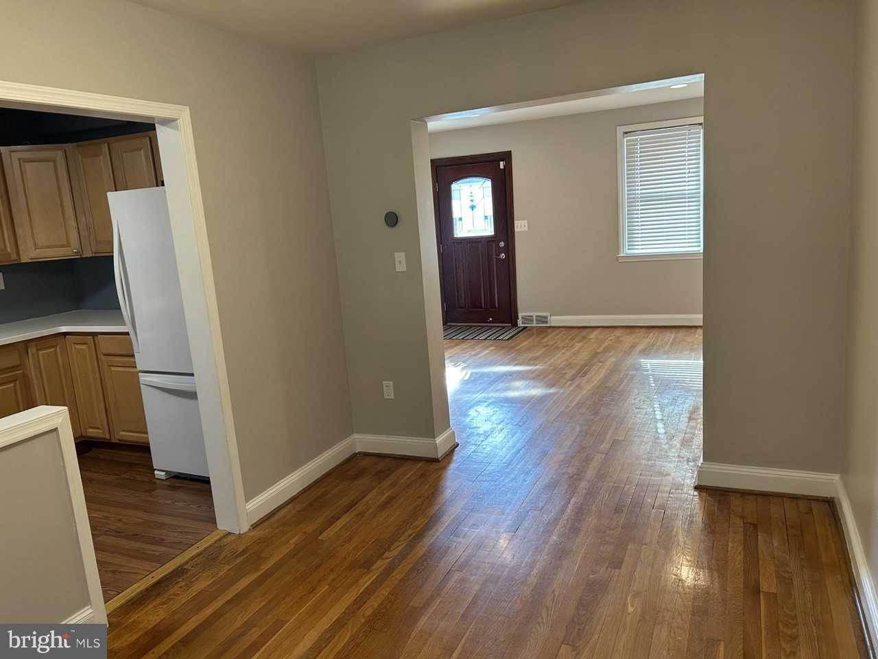 1728 Redwood Ave - Photo 5 of 18