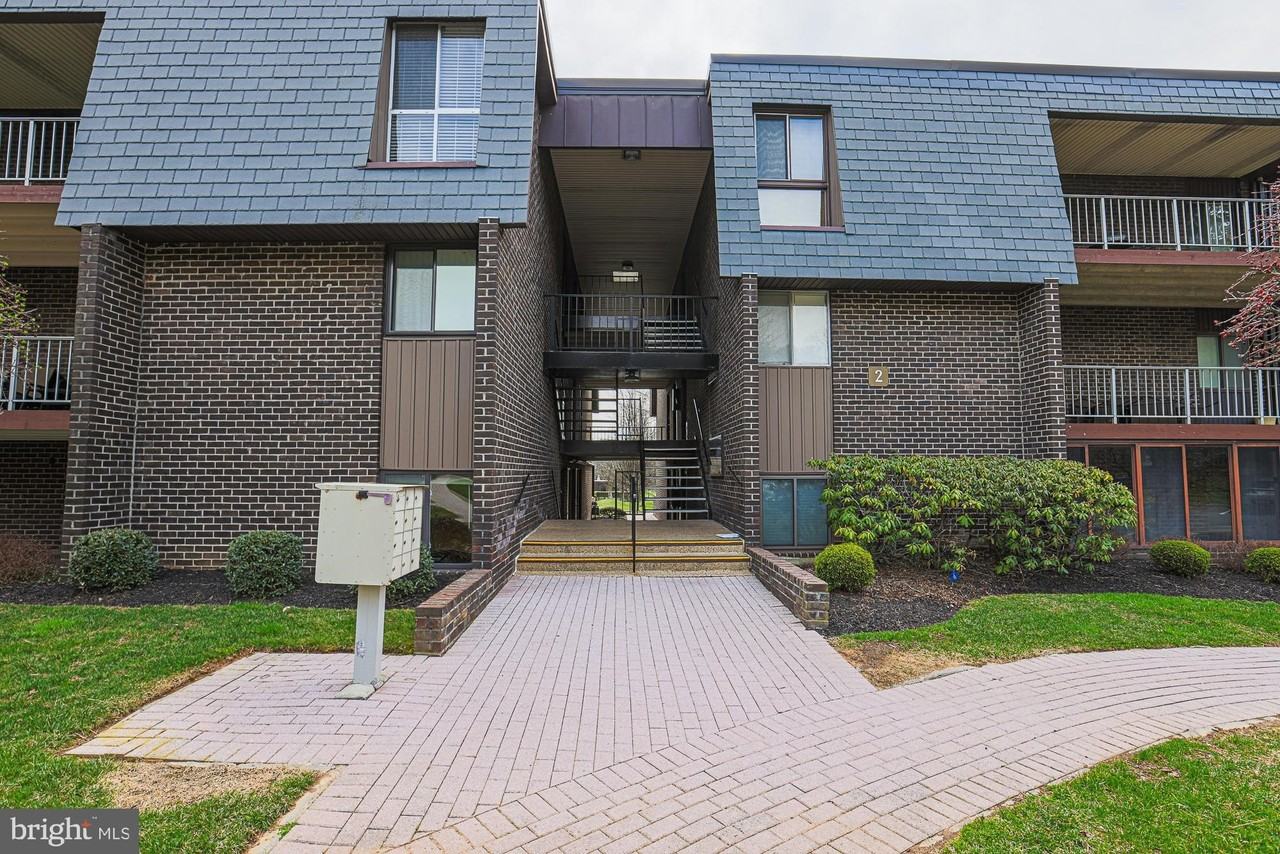 2 Stonehenge Cir Apt 9 #9 - Photo 3 of 26