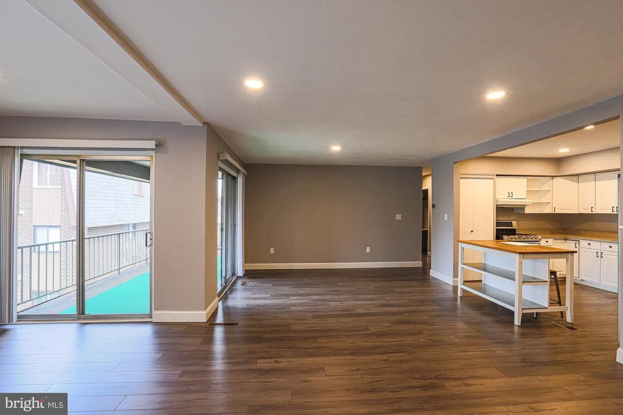 2 Stonehenge Cir Apt 9 #9 - Photo 6 of 26