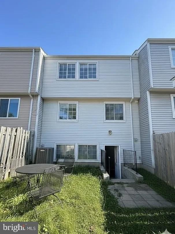 7004 Hames Ct - Photo 2 of 12