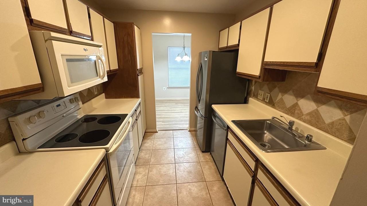 7804 Guildberry Ct Apt 303 #303 - Photo 4 of 12