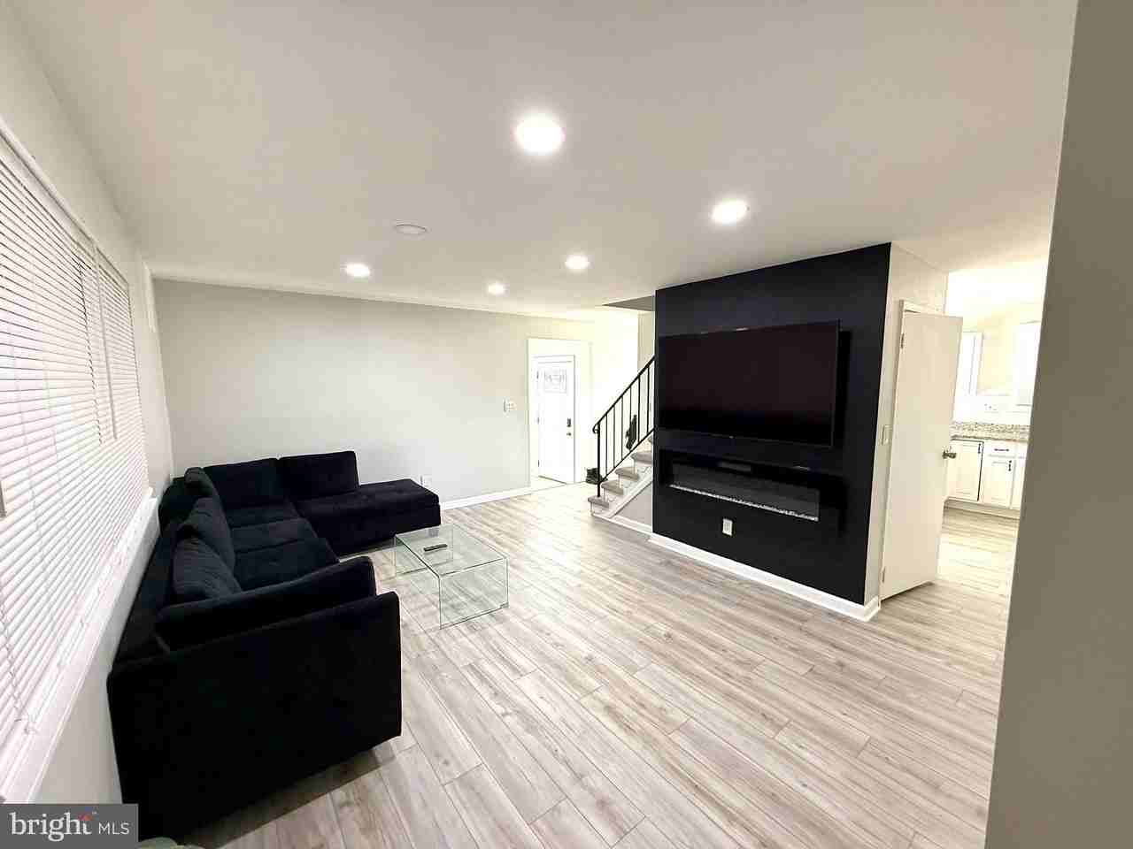 819 Carrington Ave - Photo 3 of 21