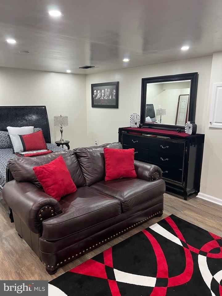 2021 Chadwick Ter - Photo 3 of 10