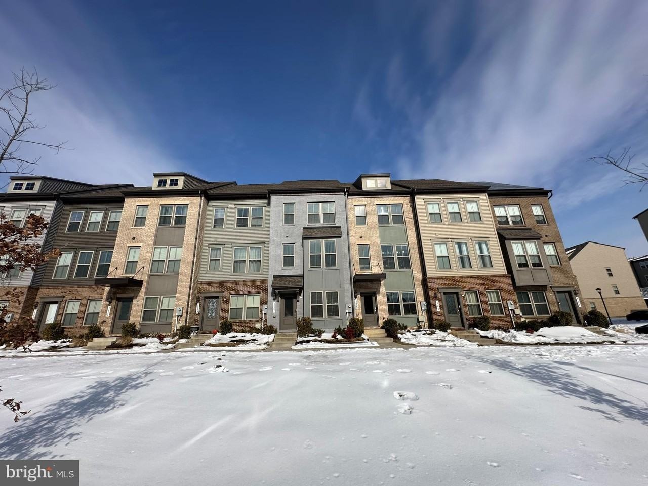 127 Capital Ct - Photo 2 of 38