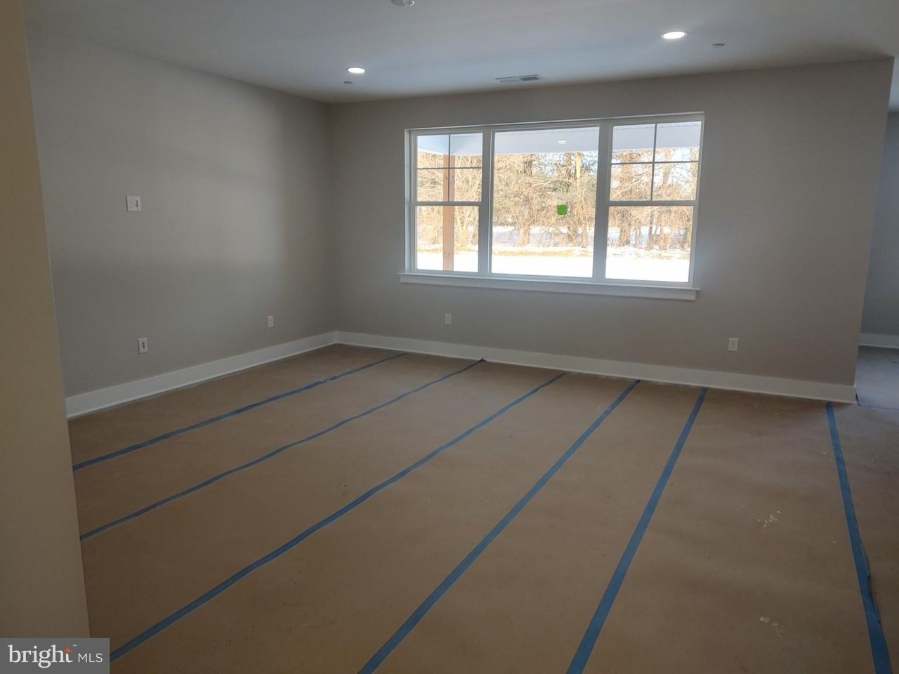 112 W Main St - Photo 5 of 7