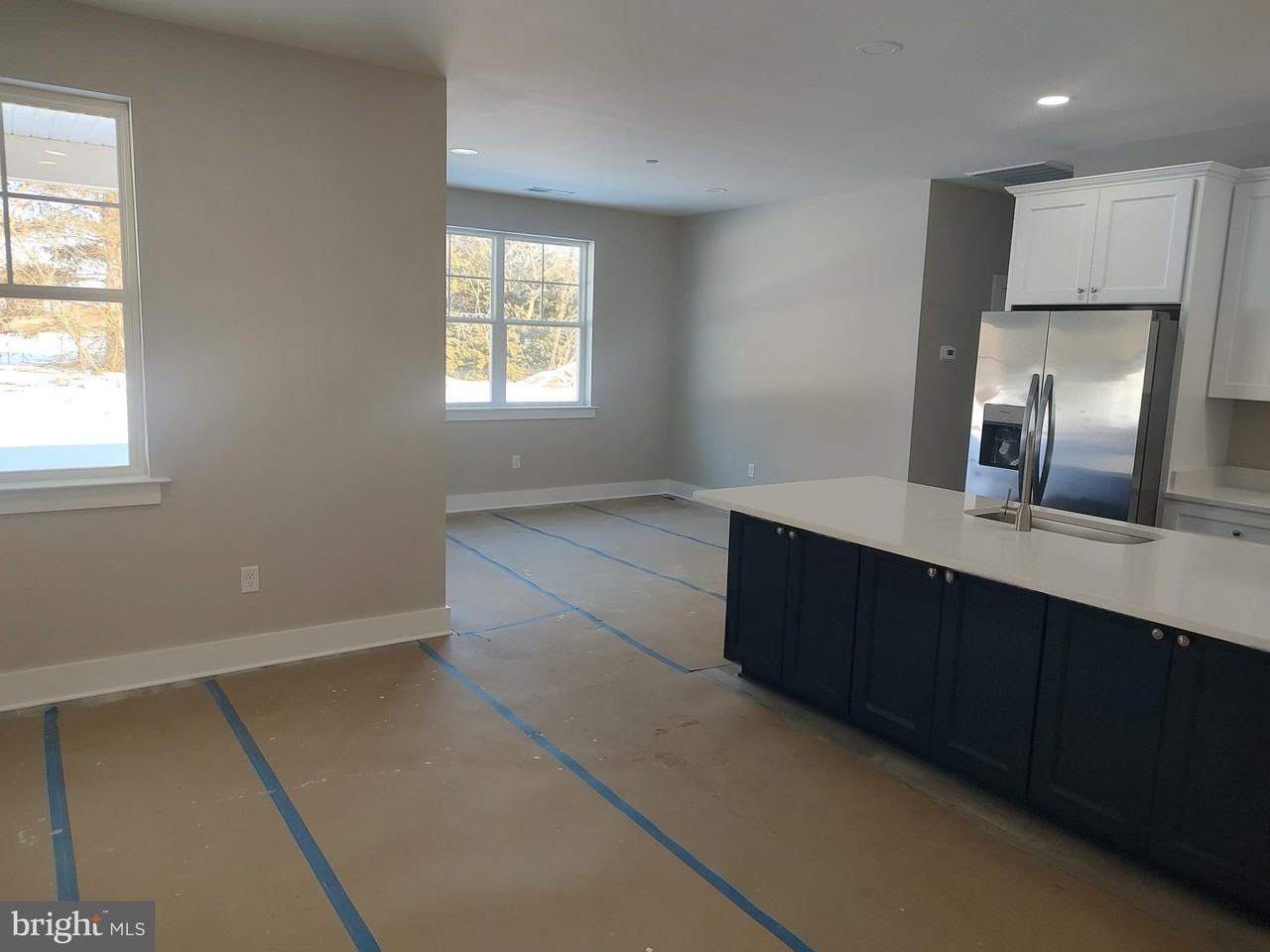 112 W Main St - Photo 6 of 7