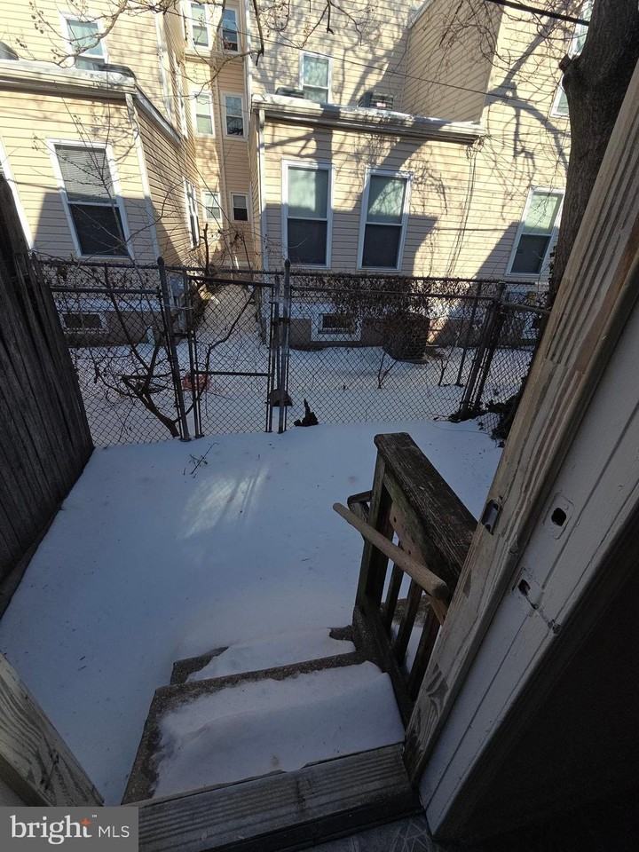 423 Trenton Ave - Photo 4 of 35