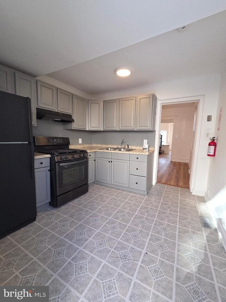 423 Trenton Ave - Photo 7 of 35