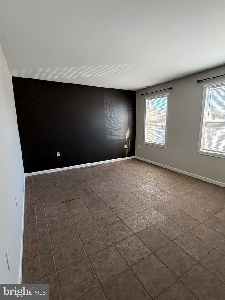 29 Oxford Ct - Photo 2 of 12