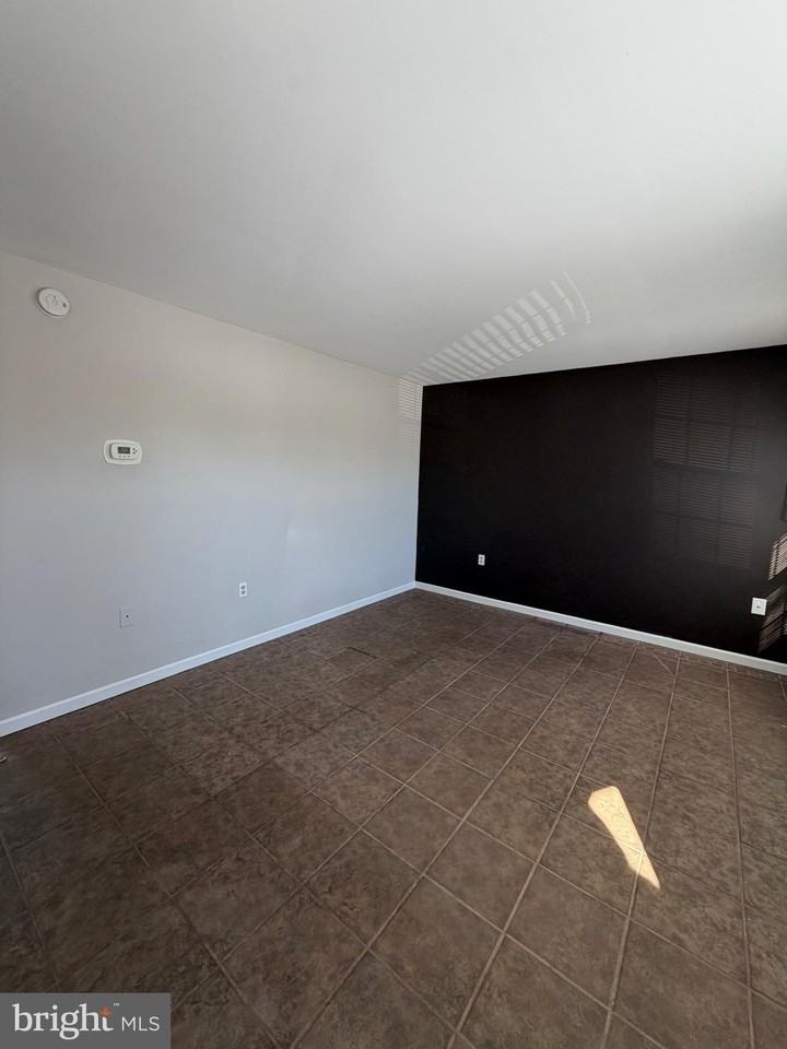 29 Oxford Ct - Photo 3 of 12