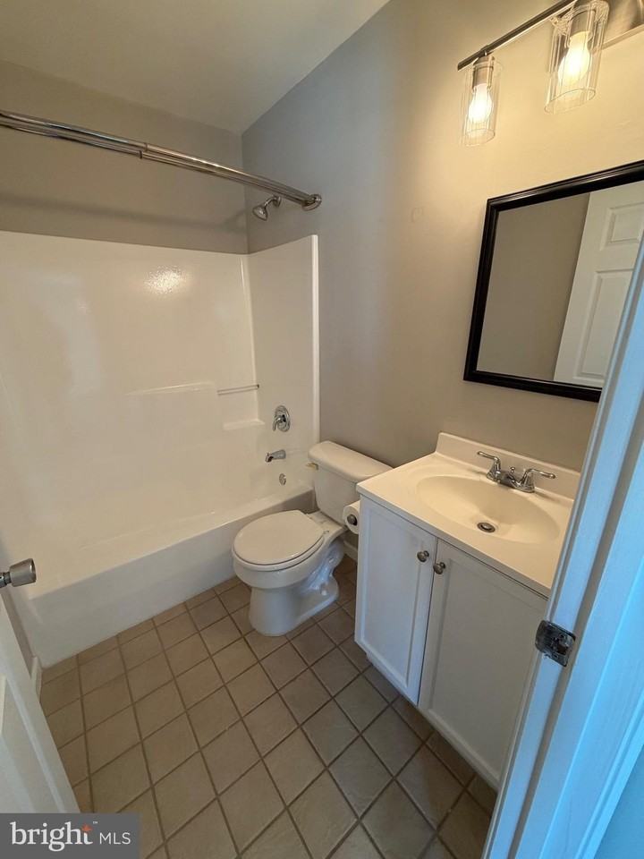 29 Oxford Ct - Photo 6 of 12