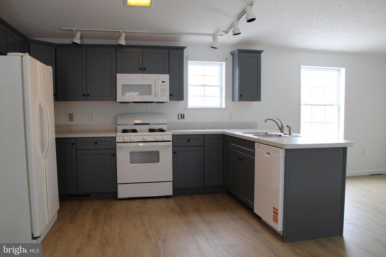 1131 Elwood St - Photo 6 of 16