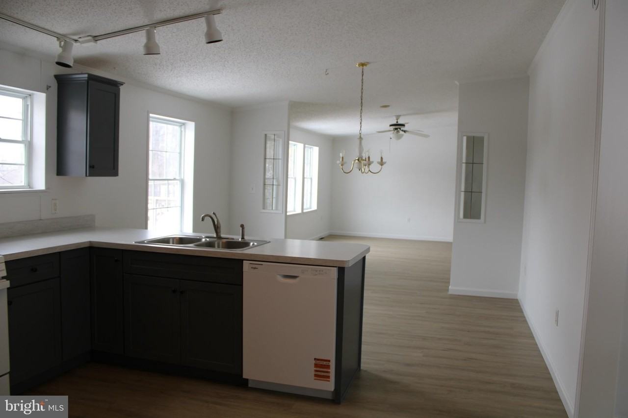 1131 Elwood St - Photo 7 of 16