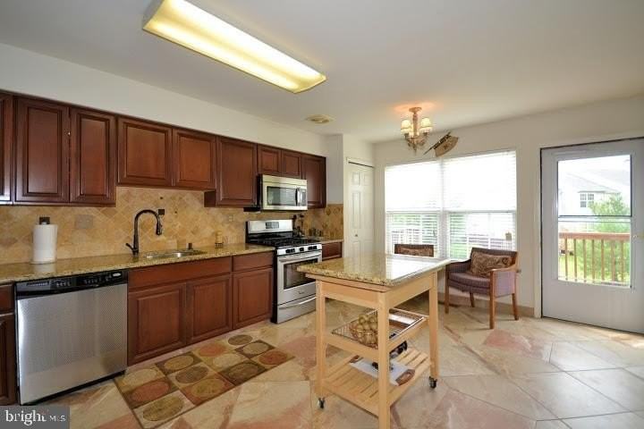 115 Farrington Ct - Photo 7 of 31