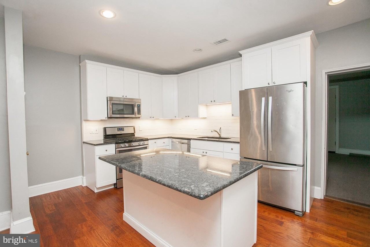 235 Roxborough Ave - Photo 2 of 31