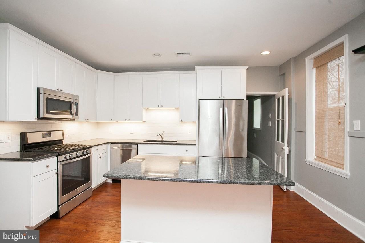 235 Roxborough Ave - Photo 3 of 31