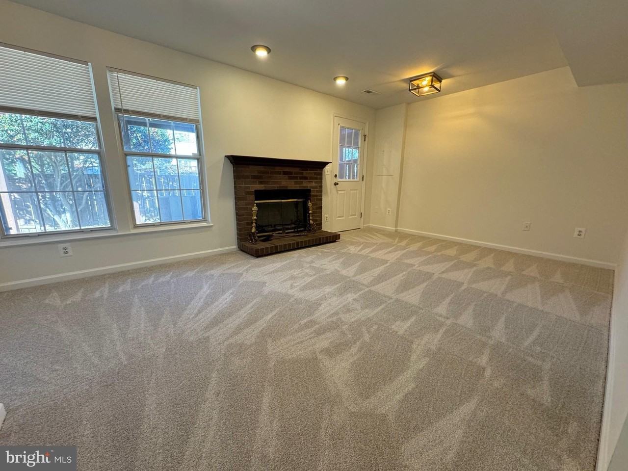 7481 Gadsby Sq - Photo 3 of 19