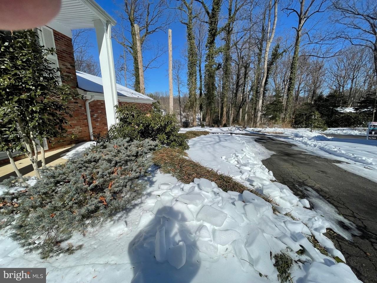 5300 Summit Dr - Photo 3 of 34