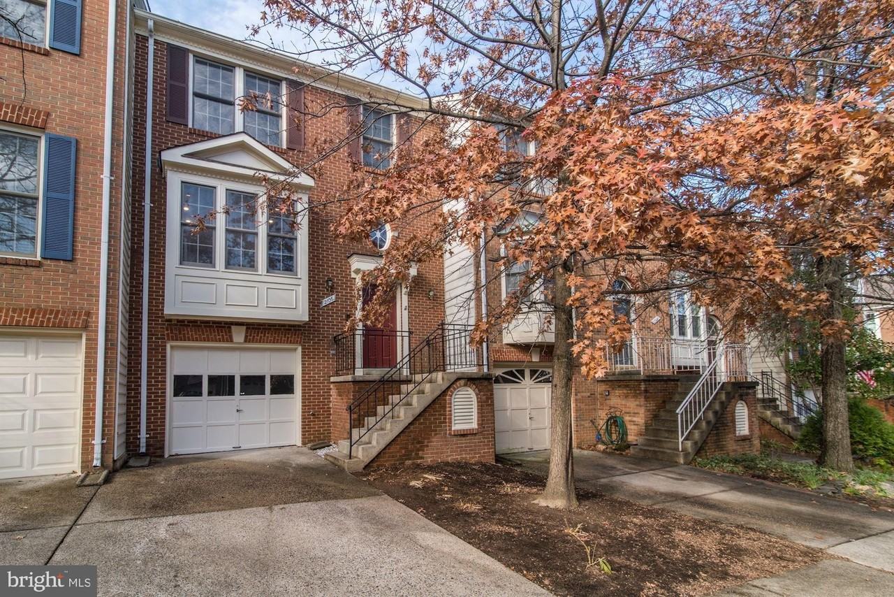 2106 Patty Ln - Photo 2 of 50