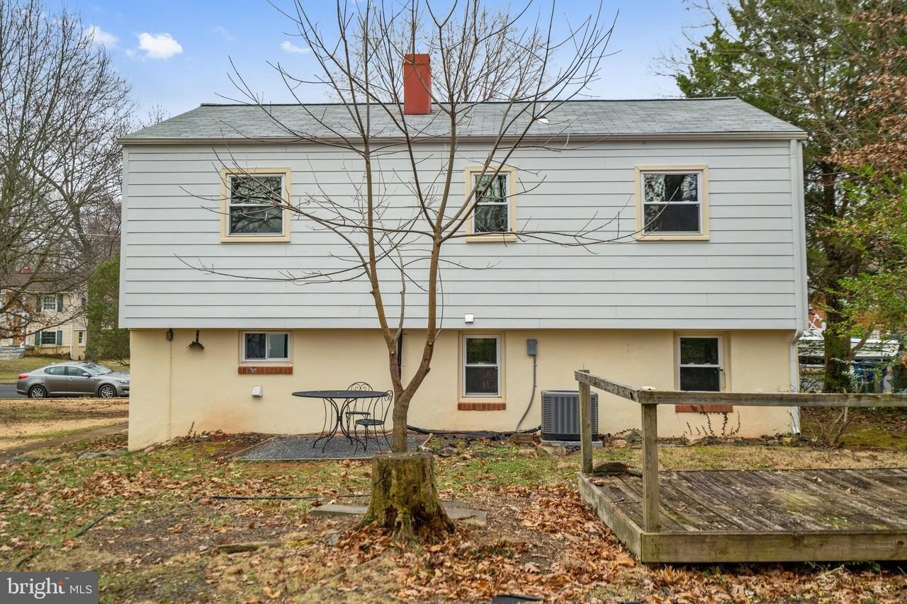 9402 Blackstone Rd - Photo 6 of 27