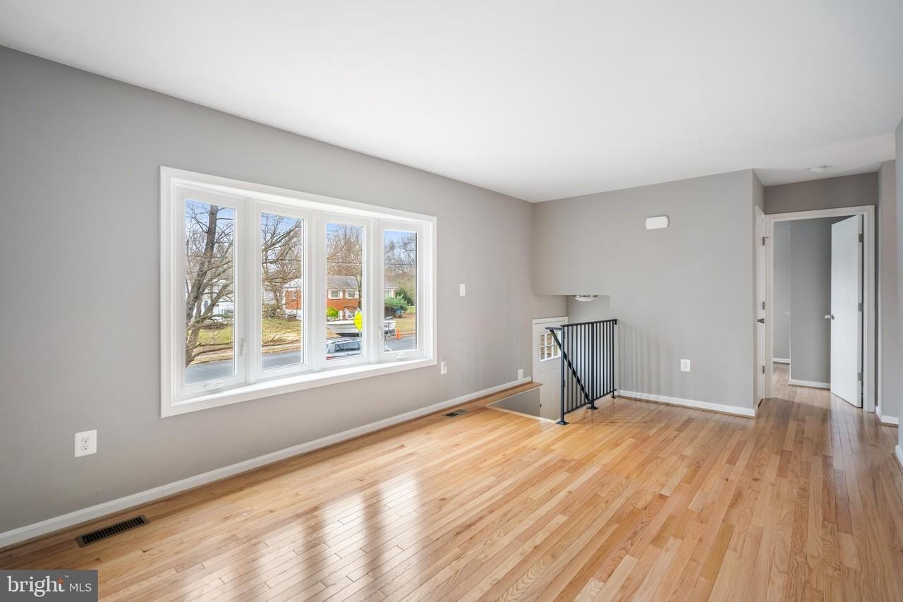 9402 Blackstone Rd - Photo 7 of 27