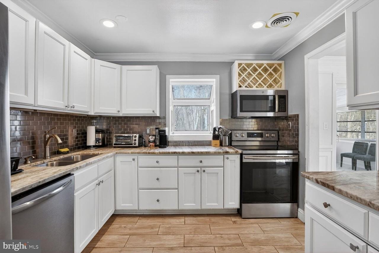 4854 Langer Ln - Photo 2 of 23