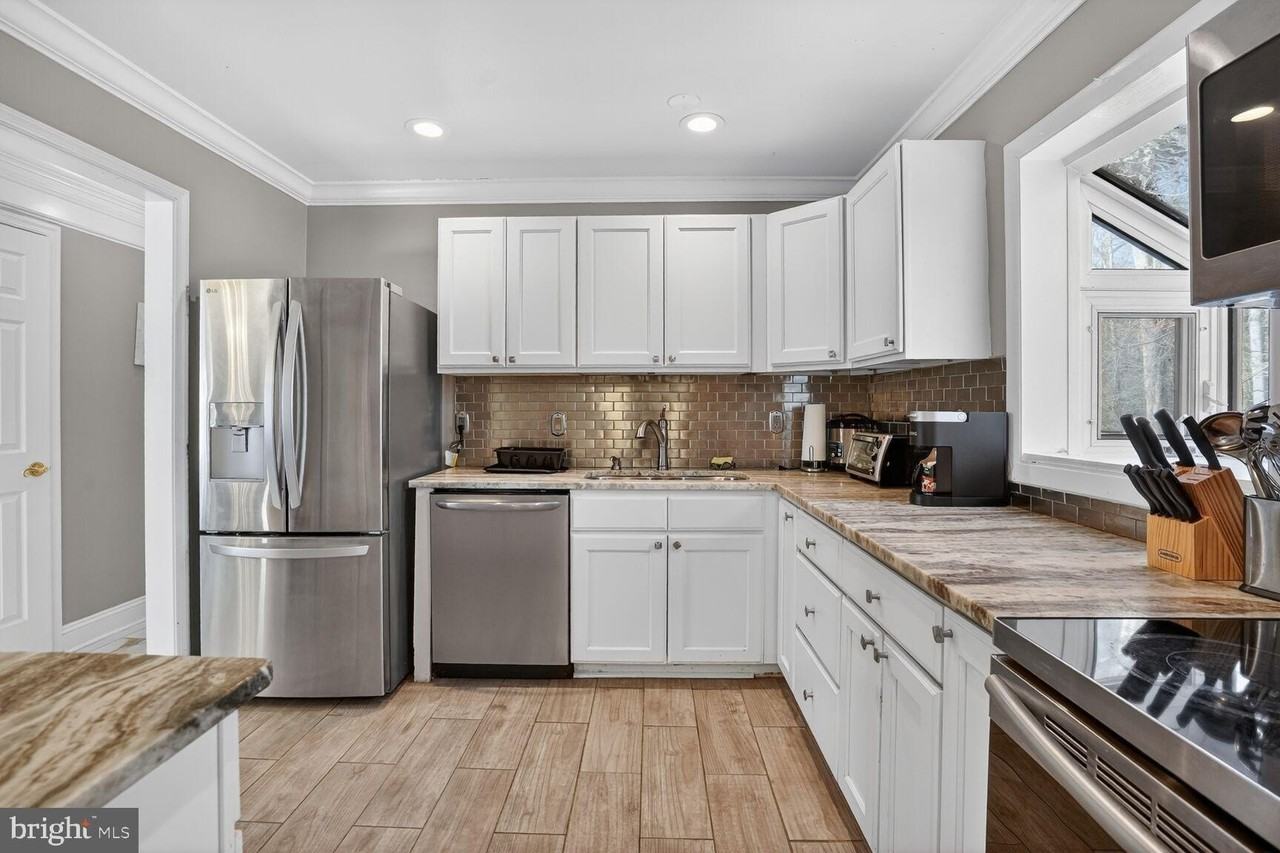 4854 Langer Ln - Photo 3 of 23