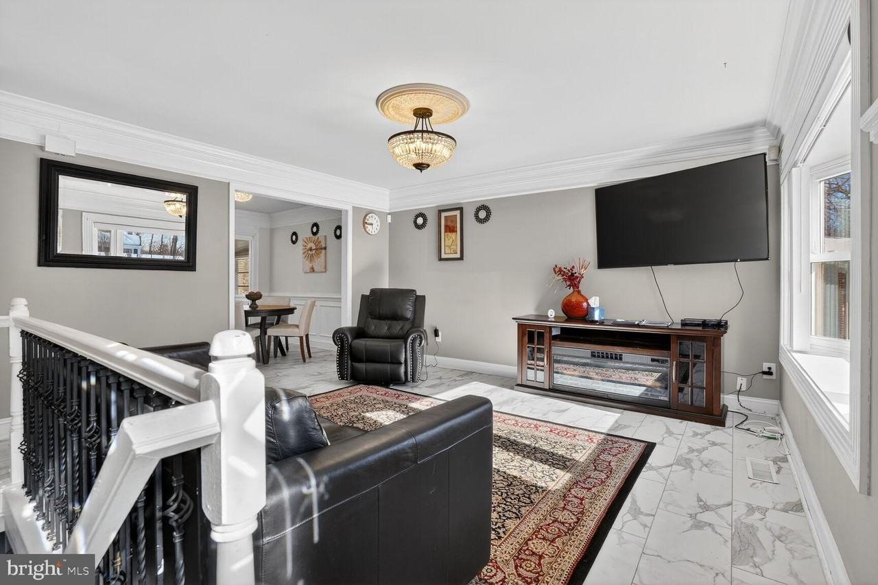 4854 Langer Ln - Photo 4 of 23