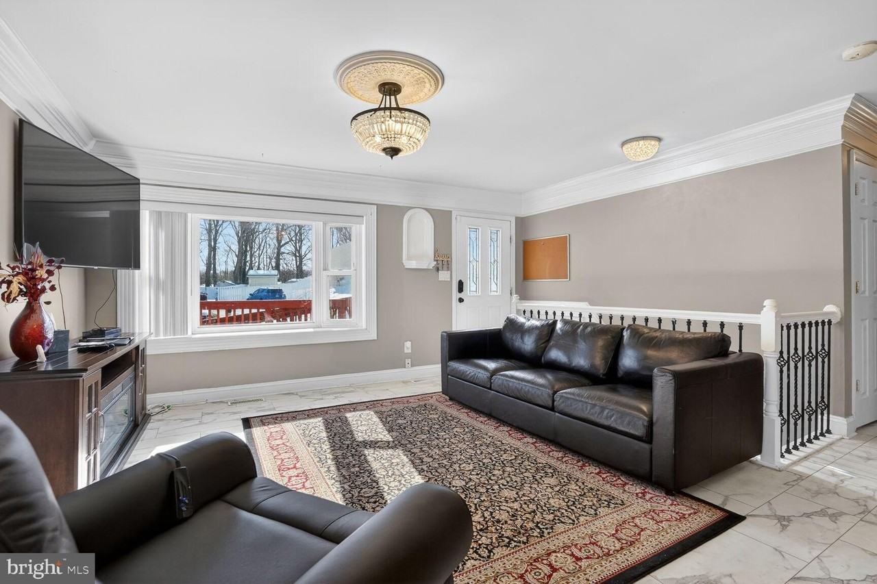 4854 Langer Ln - Photo 6 of 23