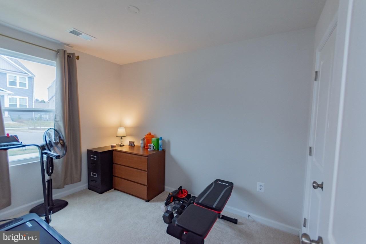 154 Coolidge Ave - Photo 4 of 42