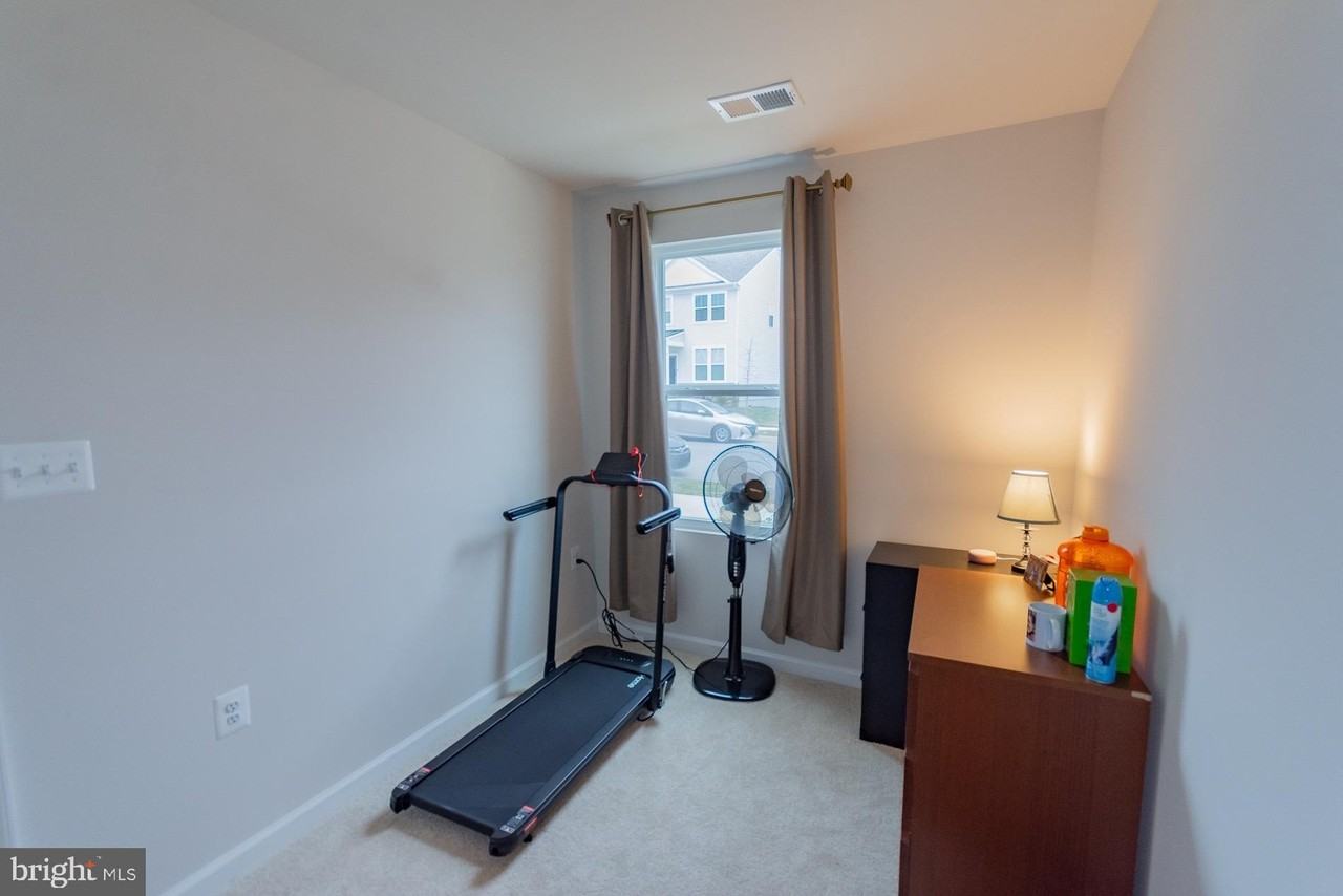 154 Coolidge Ave - Photo 5 of 42