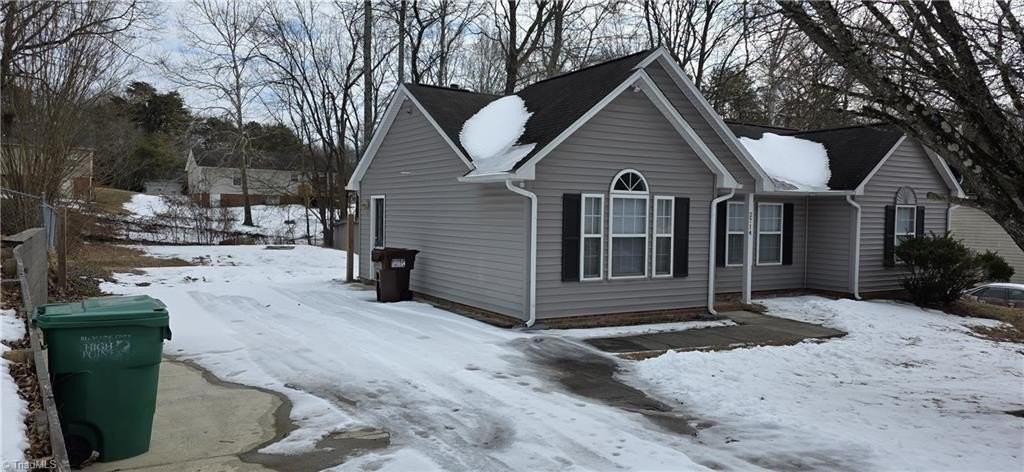 2714 Westgate Dr - Photo 3 of 36