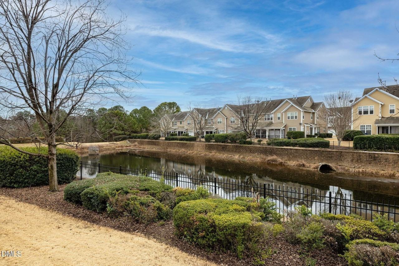 9145 Wooden Rd - Photo 5 of 36