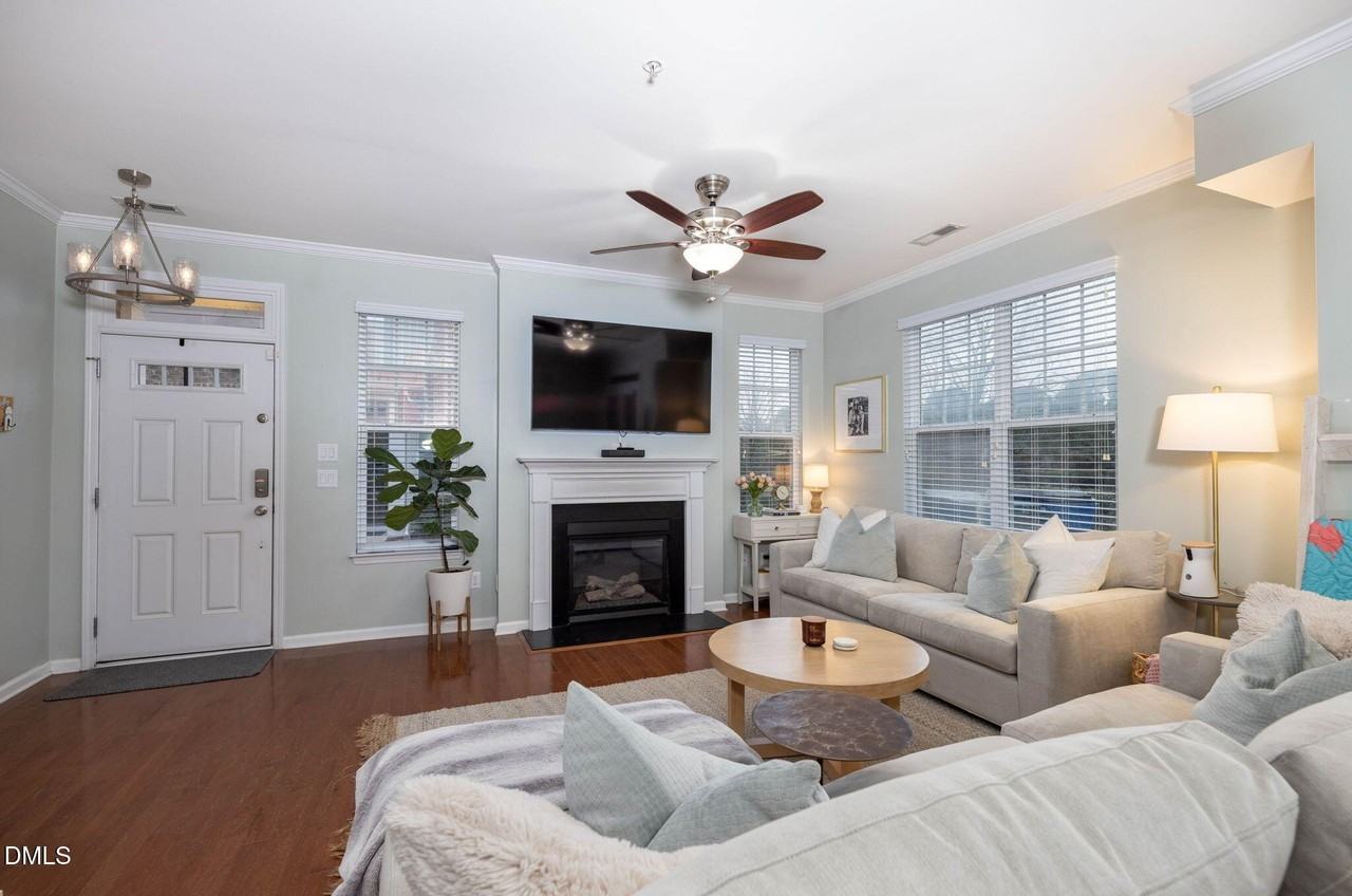 9145 Wooden Rd - Photo 7 of 36