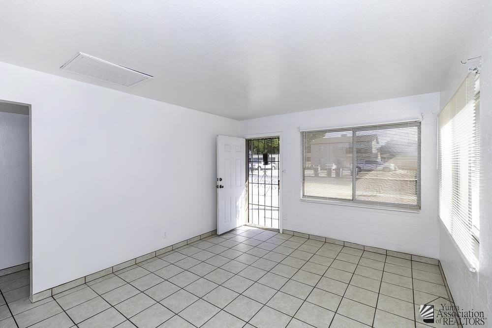 290 S 17th Ave - Photo 4 of 13